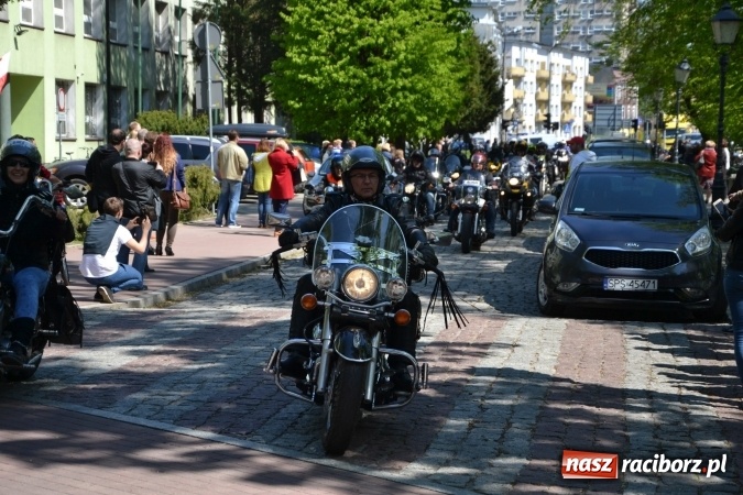 Zdjęcie w galerii na portalu naszraciborz.pl: Inauguracja sezonu motocyklowego w Raciborzu – festyn na Zamku Piastowskim wiadomości z regionu