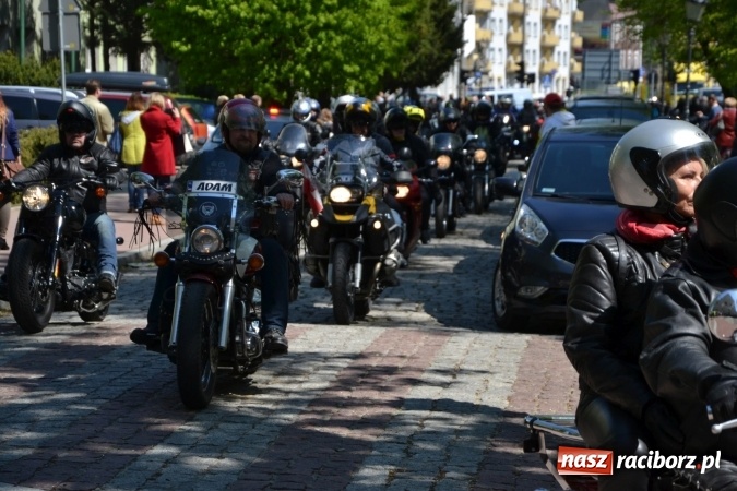 Zdjęcie w galerii na portalu naszraciborz.pl: Inauguracja sezonu motocyklowego w Raciborzu – festyn na Zamku Piastowskim wiadomości z regionu