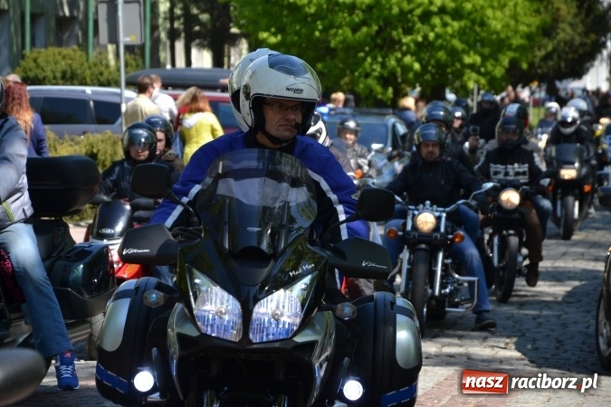 Zdjęcie w galerii na portalu naszraciborz.pl: Inauguracja sezonu motocyklowego w Raciborzu – festyn na Zamku Piastowskim wiadomości z regionu
