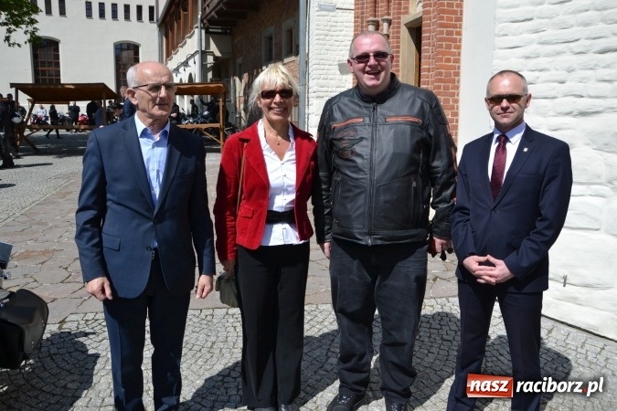 Zdjęcie w galerii na portalu naszraciborz.pl: Inauguracja sezonu motocyklowego w Raciborzu – festyn na Zamku Piastowskim wiadomości z regionu