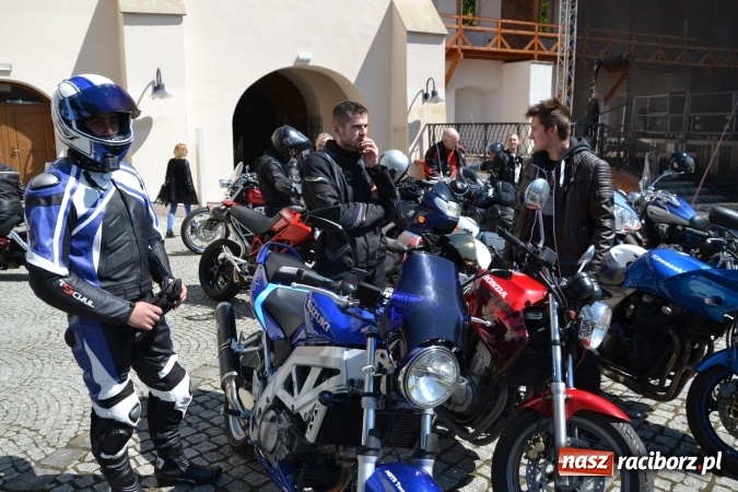 Zdjęcie w galerii na portalu naszraciborz.pl: Inauguracja sezonu motocyklowego w Raciborzu – festyn na Zamku Piastowskim wiadomości z regionu