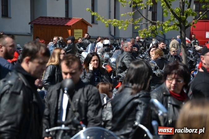 Zdjęcie w galerii na portalu naszraciborz.pl: Inauguracja sezonu motocyklowego w Raciborzu – festyn na Zamku Piastowskim wiadomości z regionu