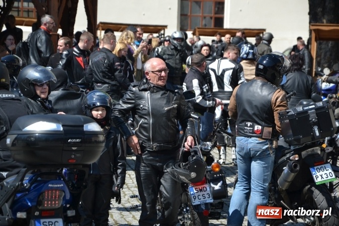 Zdjęcie w galerii na portalu naszraciborz.pl: Inauguracja sezonu motocyklowego w Raciborzu – festyn na Zamku Piastowskim wiadomości z regionu