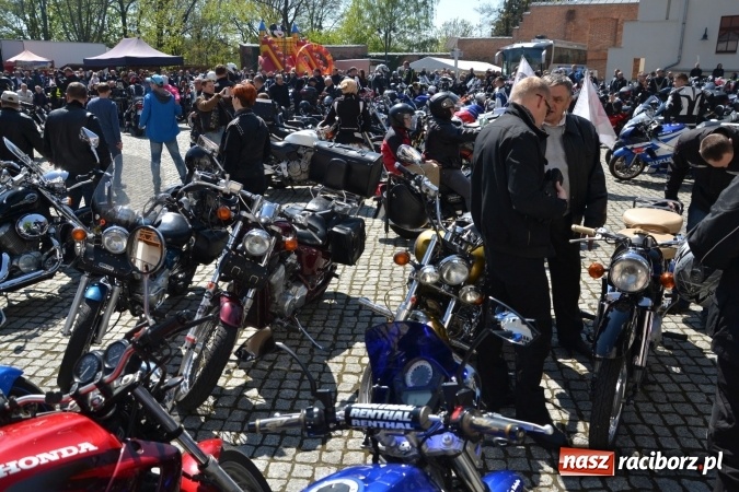 Zdjęcie w galerii na portalu naszraciborz.pl: Inauguracja sezonu motocyklowego w Raciborzu – festyn na Zamku Piastowskim wiadomości z regionu