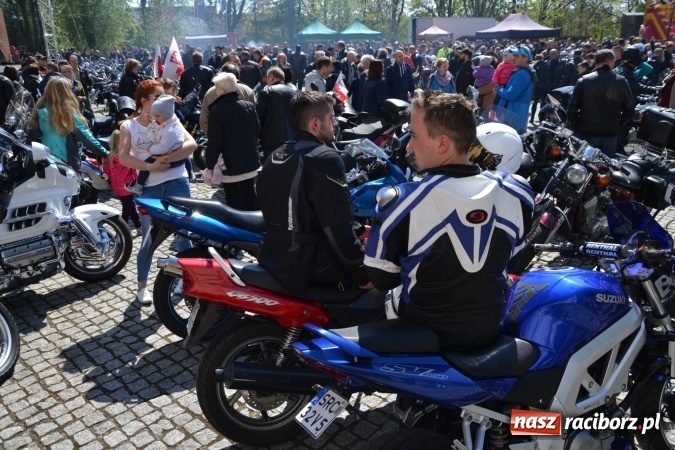 Zdjęcie w galerii na portalu naszraciborz.pl: Inauguracja sezonu motocyklowego w Raciborzu – festyn na Zamku Piastowskim wiadomości z regionu
