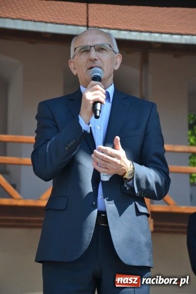 Zdjęcie w galerii na portalu naszraciborz.pl: Inauguracja sezonu motocyklowego w Raciborzu – festyn na Zamku Piastowskim wiadomości z regionu