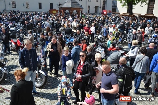 Zdjęcie w galerii na portalu naszraciborz.pl: Inauguracja sezonu motocyklowego w Raciborzu – festyn na Zamku Piastowskim wiadomości z regionu
