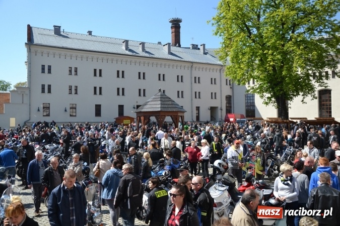 Zdjęcie w galerii na portalu naszraciborz.pl: Inauguracja sezonu motocyklowego w Raciborzu – festyn na Zamku Piastowskim wiadomości z regionu