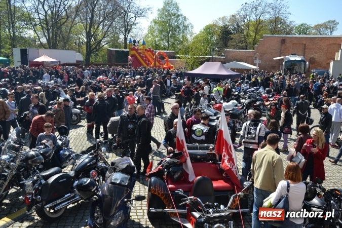 Zdjęcie w galerii na portalu naszraciborz.pl: Inauguracja sezonu motocyklowego w Raciborzu – festyn na Zamku Piastowskim wiadomości z regionu