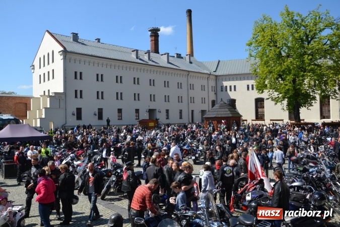 Zdjęcie w galerii na portalu naszraciborz.pl: Inauguracja sezonu motocyklowego w Raciborzu – festyn na Zamku Piastowskim wiadomości z regionu