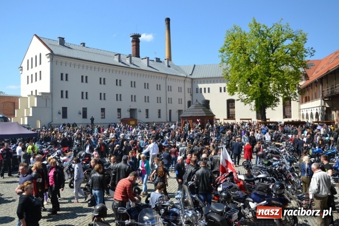 Zdjęcie w galerii na portalu naszraciborz.pl: Inauguracja sezonu motocyklowego w Raciborzu – festyn na Zamku Piastowskim wiadomości z regionu