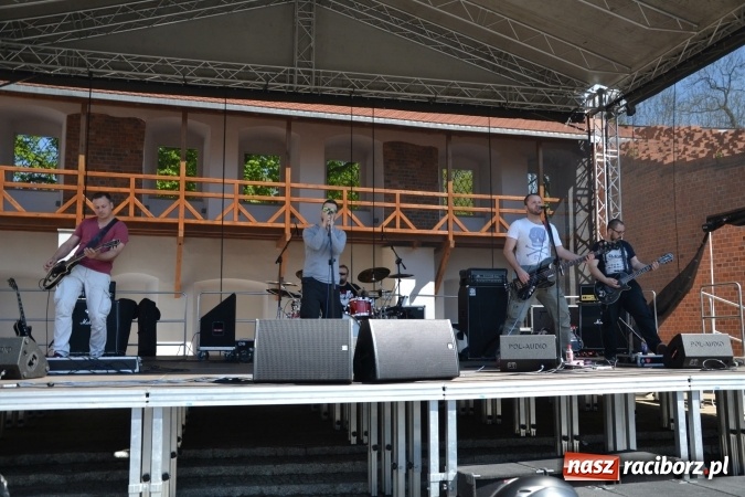 Zdjęcie w galerii na portalu naszraciborz.pl: Inauguracja sezonu motocyklowego w Raciborzu – festyn na Zamku Piastowskim wiadomości z regionu