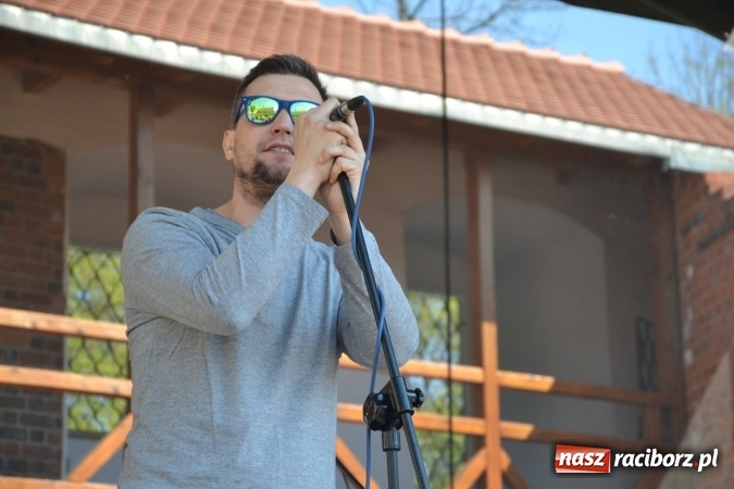 Zdjęcie w galerii na portalu naszraciborz.pl: Inauguracja sezonu motocyklowego w Raciborzu – festyn na Zamku Piastowskim wiadomości z regionu