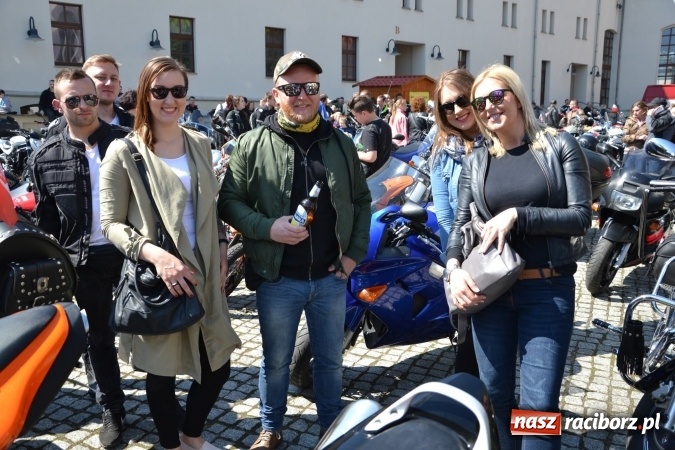 Zdjęcie w galerii na portalu naszraciborz.pl: Inauguracja sezonu motocyklowego w Raciborzu – festyn na Zamku Piastowskim wiadomości z regionu
