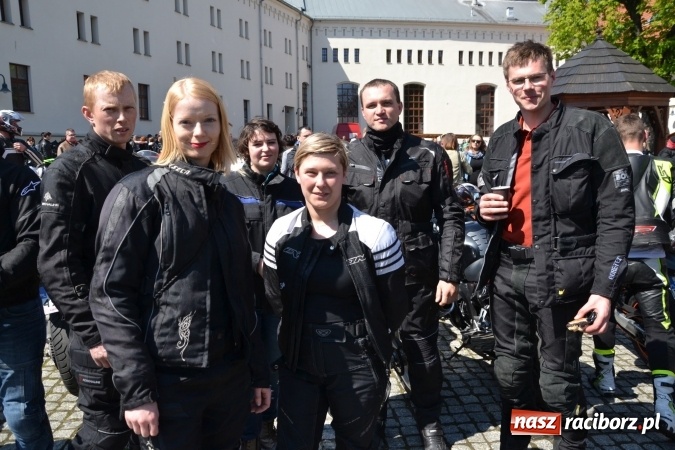 Zdjęcie w galerii na portalu naszraciborz.pl: Inauguracja sezonu motocyklowego w Raciborzu – festyn na Zamku Piastowskim wiadomości z regionu