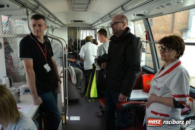 Zdjęcie w galerii na portalu naszraciborz.pl: Inauguracja sezonu motocyklowego w Raciborzu – festyn na Zamku Piastowskim wiadomości z regionu