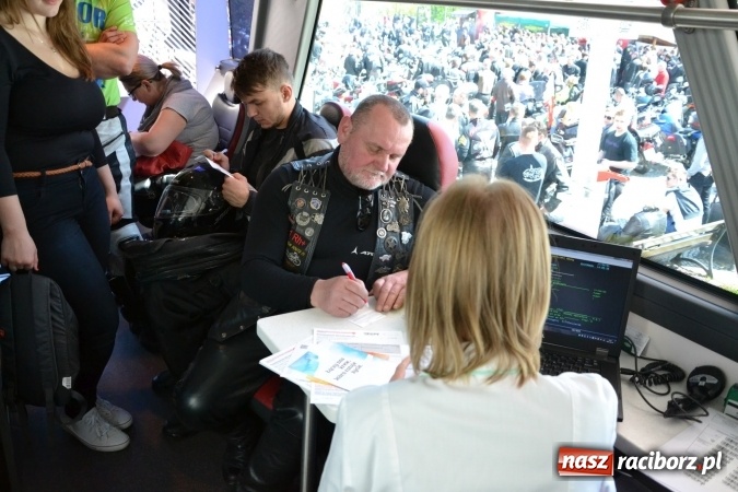 Zdjęcie w galerii na portalu naszraciborz.pl: Inauguracja sezonu motocyklowego w Raciborzu – festyn na Zamku Piastowskim wiadomości z regionu