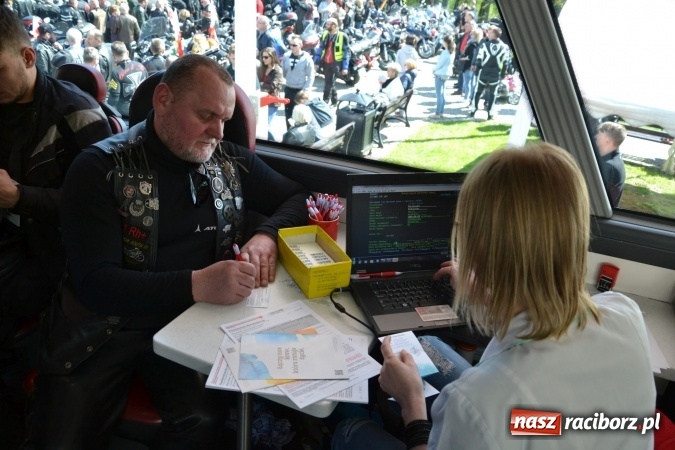 Zdjęcie w galerii na portalu naszraciborz.pl: Inauguracja sezonu motocyklowego w Raciborzu – festyn na Zamku Piastowskim wiadomości z regionu
