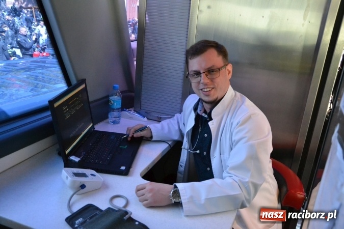 Zdjęcie w galerii na portalu naszraciborz.pl: Inauguracja sezonu motocyklowego w Raciborzu – festyn na Zamku Piastowskim wiadomości z regionu