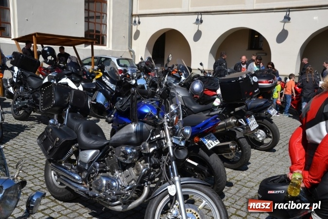 Zdjęcie w galerii na portalu naszraciborz.pl: Inauguracja sezonu motocyklowego w Raciborzu – festyn na Zamku Piastowskim wiadomości z regionu