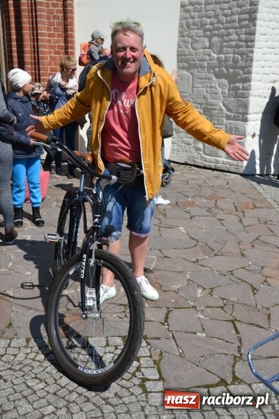 Zdjęcie w galerii na portalu naszraciborz.pl: Inauguracja sezonu motocyklowego w Raciborzu – festyn na Zamku Piastowskim wiadomości z regionu
