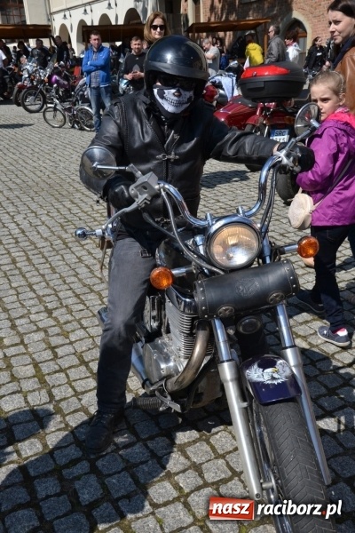 Zdjęcie w galerii na portalu naszraciborz.pl: Inauguracja sezonu motocyklowego w Raciborzu – festyn na Zamku Piastowskim wiadomości z regionu