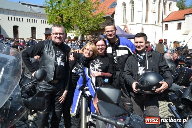 Zdjęcie w galerii na portalu naszraciborz.pl: Inauguracja sezonu motocyklowego w Raciborzu – festyn na Zamku Piastowskim wiadomości z regionu