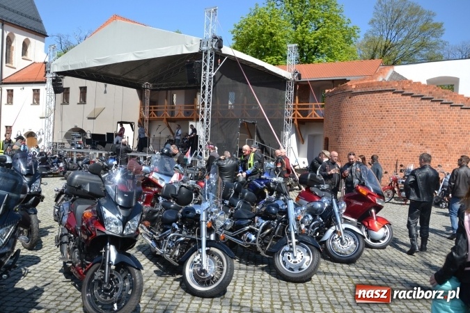 Zdjęcie w galerii na portalu naszraciborz.pl: Inauguracja sezonu motocyklowego w Raciborzu – festyn na Zamku Piastowskim wiadomości z regionu