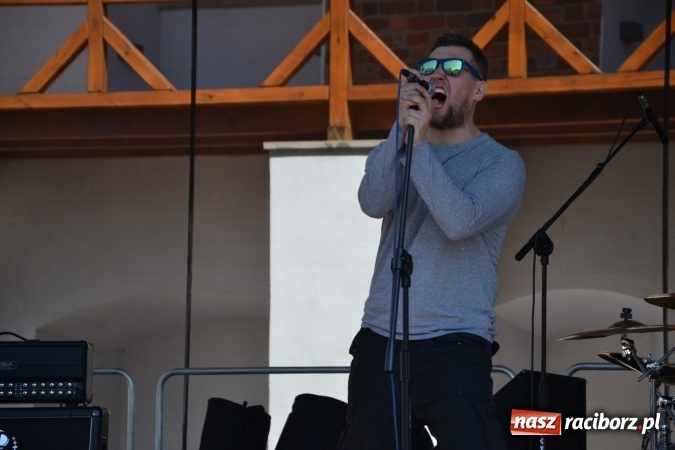 Zdjęcie w galerii na portalu naszraciborz.pl: Inauguracja sezonu motocyklowego w Raciborzu – festyn na Zamku Piastowskim wiadomości z regionu