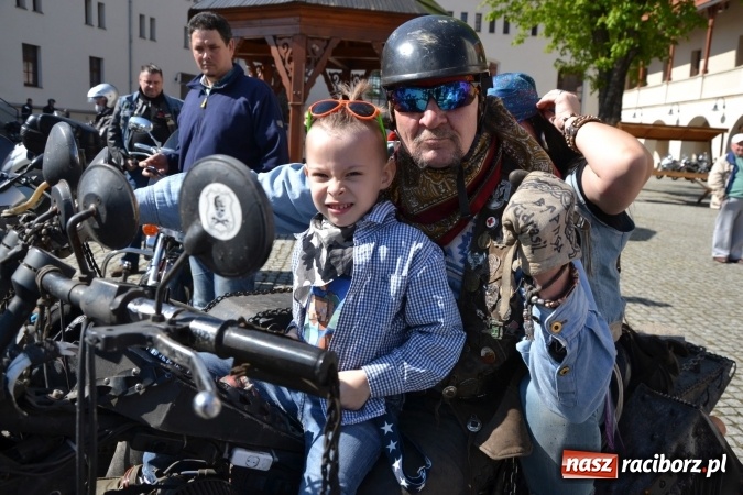 Zdjęcie w galerii na portalu naszraciborz.pl: Inauguracja sezonu motocyklowego w Raciborzu – festyn na Zamku Piastowskim wiadomości z regionu