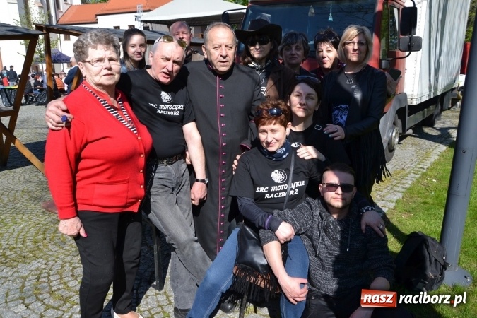 Zdjęcie w galerii na portalu naszraciborz.pl: Inauguracja sezonu motocyklowego w Raciborzu – festyn na Zamku Piastowskim wiadomości z regionu