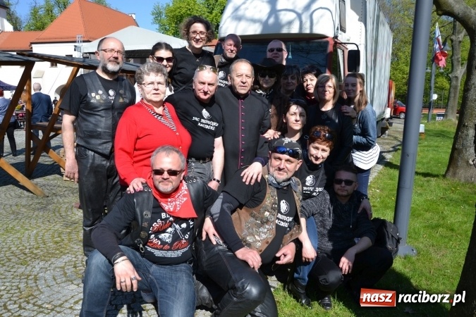 Zdjęcie w galerii na portalu naszraciborz.pl: Inauguracja sezonu motocyklowego w Raciborzu – festyn na Zamku Piastowskim wiadomości z regionu