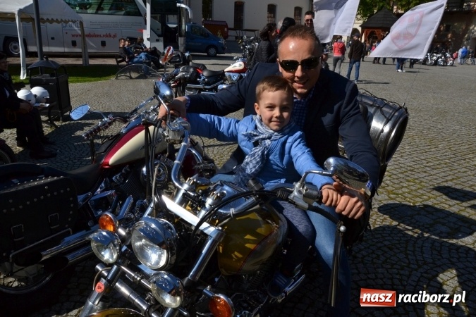 Zdjęcie w galerii na portalu naszraciborz.pl: Inauguracja sezonu motocyklowego w Raciborzu – festyn na Zamku Piastowskim wiadomości z regionu