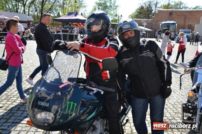 Zdjęcie w galerii na portalu naszraciborz.pl: Inauguracja sezonu motocyklowego w Raciborzu – festyn na Zamku Piastowskim wiadomości z regionu
