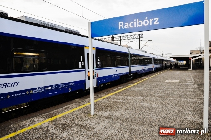 Zdjęcie w galerii na portalu naszraciborz.pl: ED 161 DART - nowa jakość zawitała do Raciborza. Na 170-lecie linii do Chałupek  wiadomości z regionu