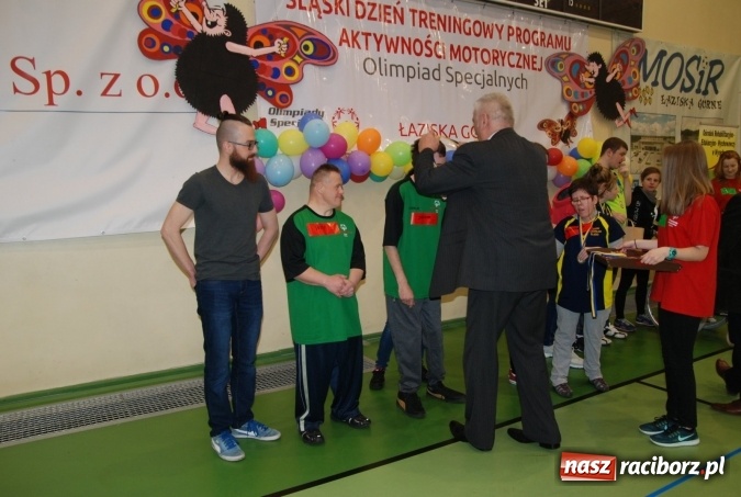 Zdjęcie w galerii na portalu naszraciborz.pl: XXIII Śląski Dzień Treningowy Programu Aktywności Motorycznej Olimpiad Specjalnych z udziałem raciborskiego Huraganu  wiadomości z regionu