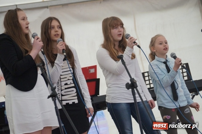 Zdjęcie w galerii na portalu naszraciborz.pl: Gmina talentów! W Nędzy rozpoczął się drugi dzień majówki wiadomości z regionu