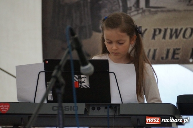Zdjęcie w galerii na portalu naszraciborz.pl: Gmina talentów! W Nędzy rozpoczął się drugi dzień majówki wiadomości z regionu