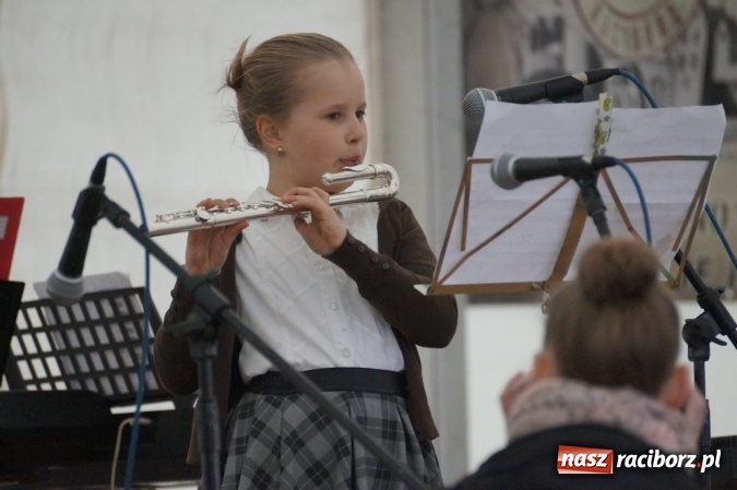 Zdjęcie w galerii na portalu naszraciborz.pl: Gmina talentów! W Nędzy rozpoczął się drugi dzień majówki wiadomości z regionu
