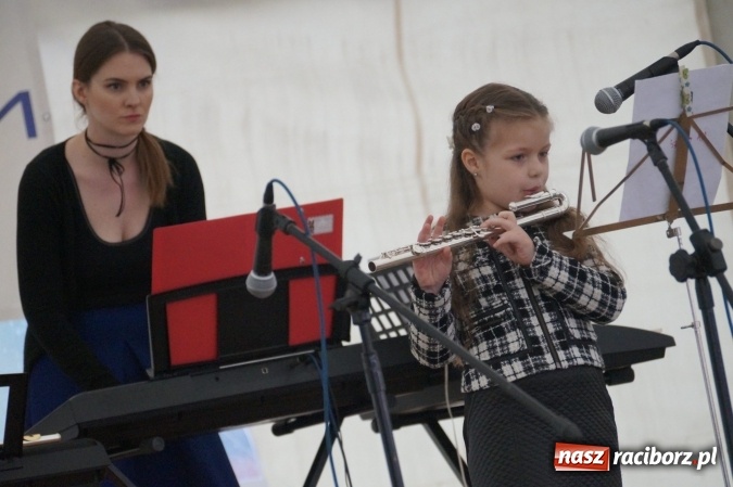 Zdjęcie w galerii na portalu naszraciborz.pl: Gmina talentów! W Nędzy rozpoczął się drugi dzień majówki wiadomości z regionu