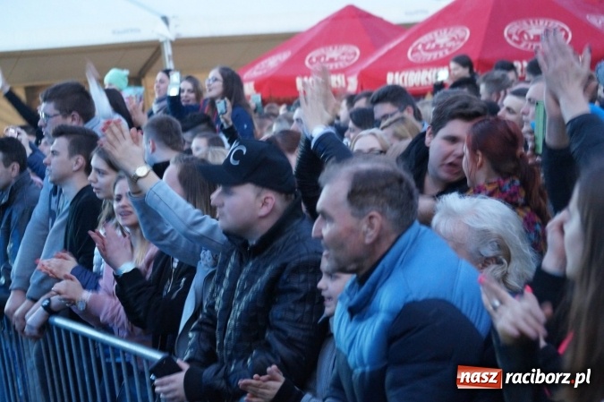 Zdjęcie w galerii na portalu naszraciborz.pl: Tłumy na disco polo w Nędzy! wiadomości z regionu