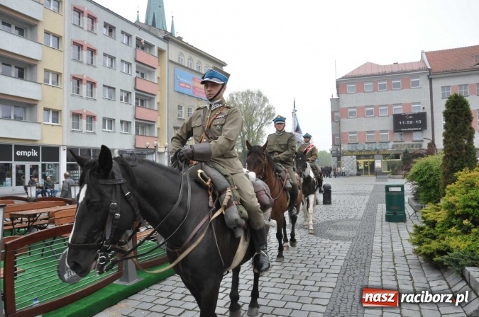 Zdjęcie w galerii na portalu naszraciborz.pl: Święto Narodowe Trzeciego Maja w Raciborzu. Uroczysta parada z udziałem ułanów wiadomości z regionu