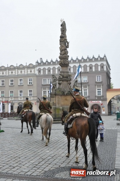 Zdjęcie w galerii na portalu naszraciborz.pl: Święto Narodowe Trzeciego Maja w Raciborzu. Uroczysta parada z udziałem ułanów wiadomości z regionu