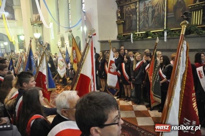 Zdjęcie w galerii na portalu naszraciborz.pl: Święto Narodowe Trzeciego Maja w Raciborzu. Uroczysta parada z udziałem ułanów wiadomości z regionu