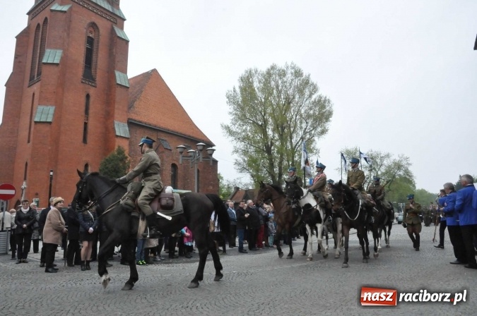 Zdjęcie w galerii na portalu naszraciborz.pl: Święto Narodowe Trzeciego Maja w Raciborzu. Uroczysta parada z udziałem ułanów wiadomości z regionu