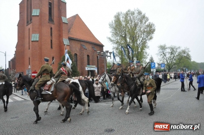 Zdjęcie w galerii na portalu naszraciborz.pl: Święto Narodowe Trzeciego Maja w Raciborzu. Uroczysta parada z udziałem ułanów wiadomości z regionu