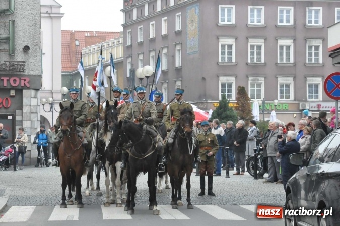 Zdjęcie w galerii na portalu naszraciborz.pl: Święto Narodowe Trzeciego Maja w Raciborzu. Uroczysta parada z udziałem ułanów wiadomości z regionu
