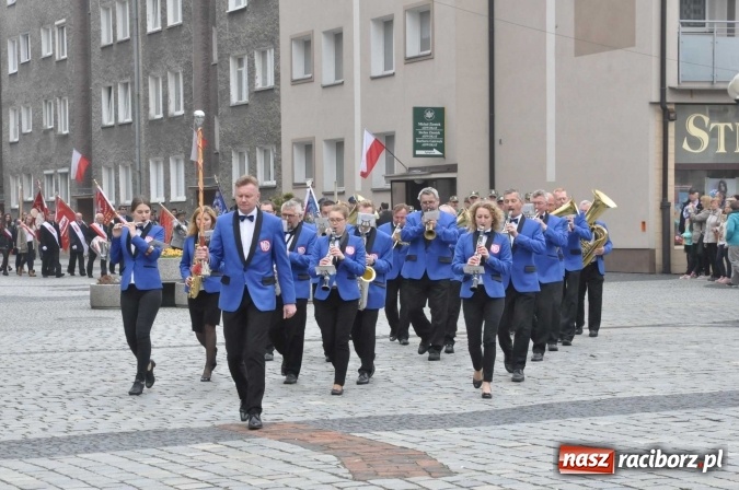Zdjęcie w galerii na portalu naszraciborz.pl: Święto Narodowe Trzeciego Maja w Raciborzu. Uroczysta parada z udziałem ułanów wiadomości z regionu