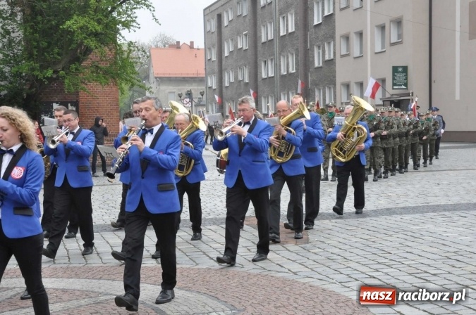 Zdjęcie w galerii na portalu naszraciborz.pl: Święto Narodowe Trzeciego Maja w Raciborzu. Uroczysta parada z udziałem ułanów wiadomości z regionu