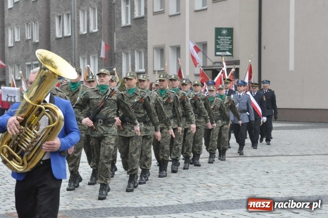 Zdjęcie w galerii na portalu naszraciborz.pl: Święto Narodowe Trzeciego Maja w Raciborzu. Uroczysta parada z udziałem ułanów wiadomości z regionu